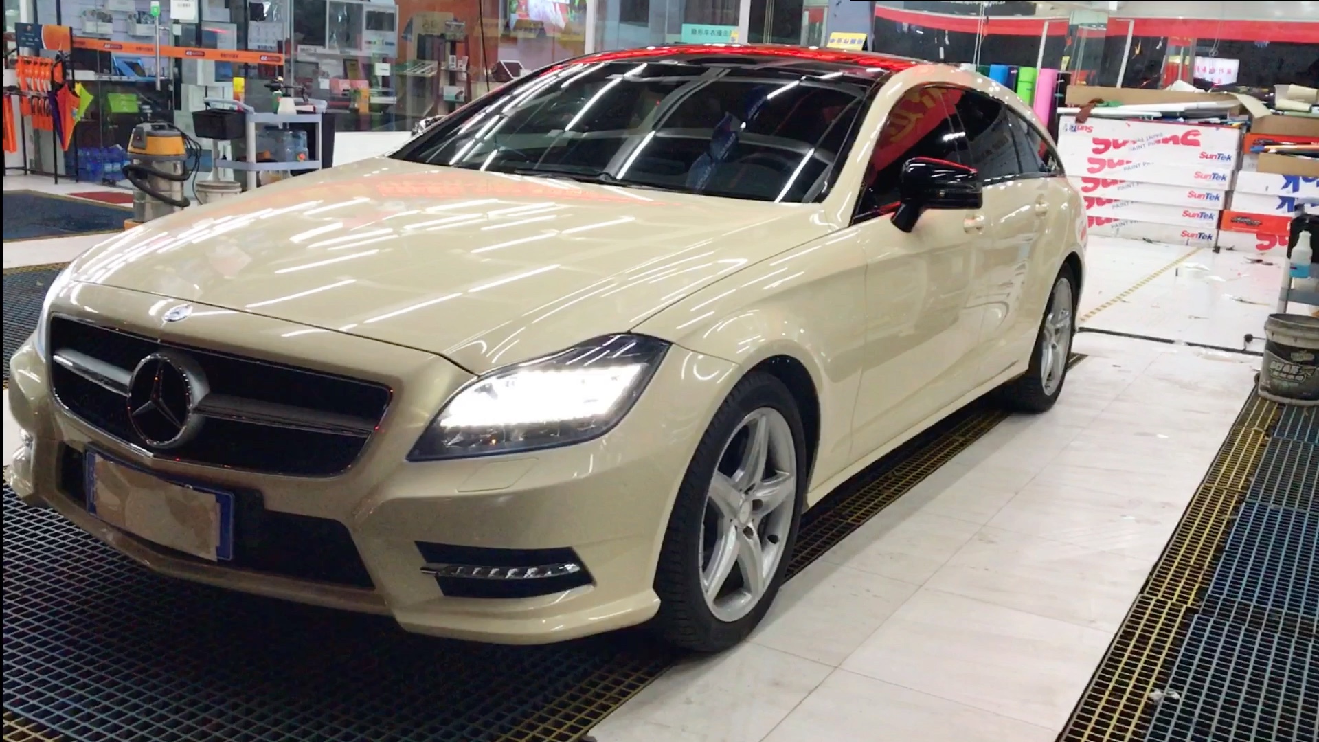 杭州奔驰cls350漆面卡其米兰车身改色膜冬日里暖暖的味道