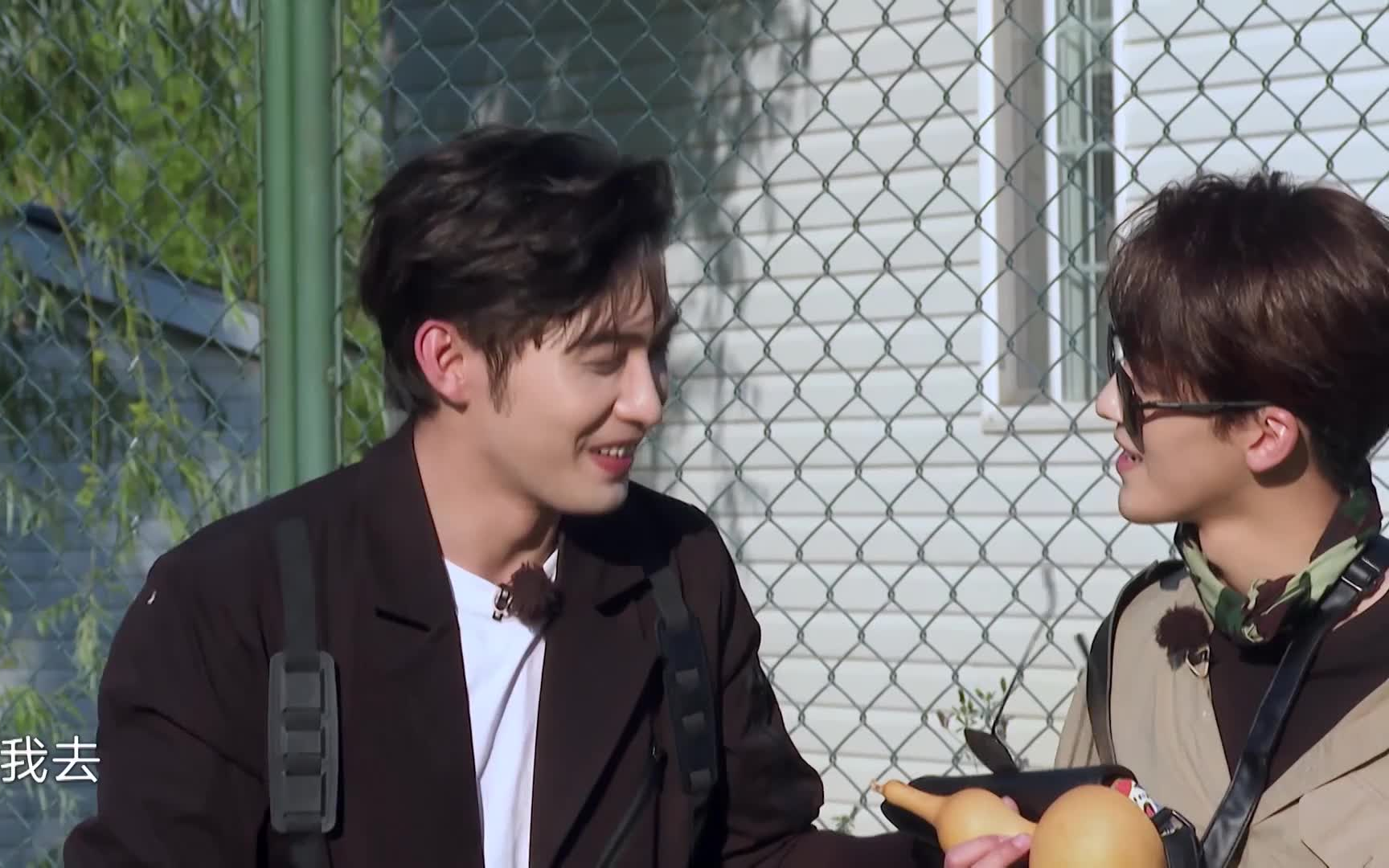 鸡条:逃跑可耻但有用,张彬彬何洛洛跑得快赢摔跤比赛