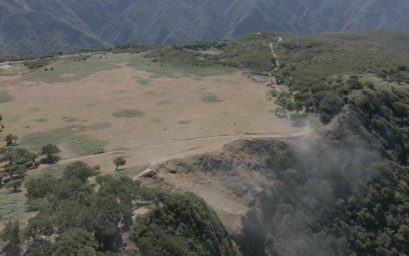 [图]「纯音乐」高山：高山，巍峨挺立，承载岁月积淀。涤荡尘埃，沐浴心灵。登高望远，俯瞰世界，心旷神怡。高山，守望人间，永恒的壮丽。