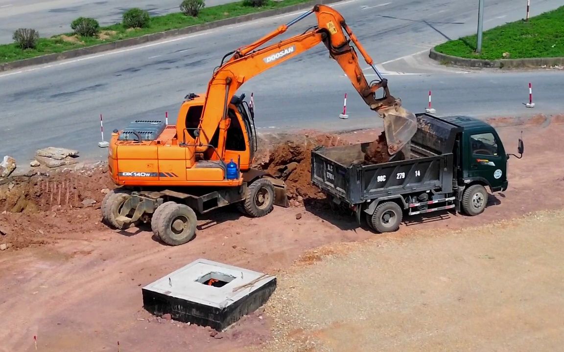 轮式挖掘机在越南建筑工地施工哔哩哔哩bilibili