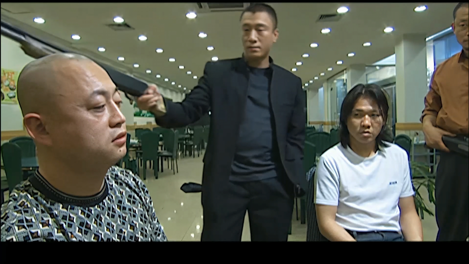 指枪为瓜的屑刘华强!