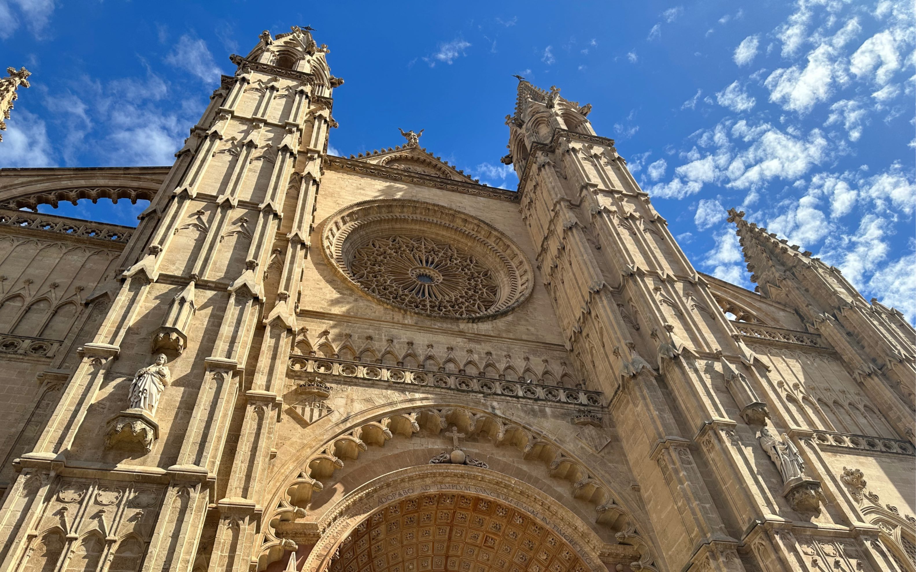 西班牙-帕尔马1:帕尔马主教座堂外的景色