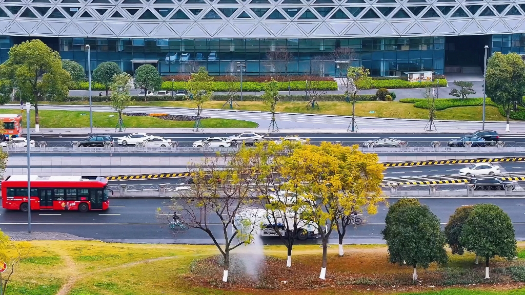 [图]成都，2100万人口超大城市的松弛感，就是晓看红湿处的浪漫！