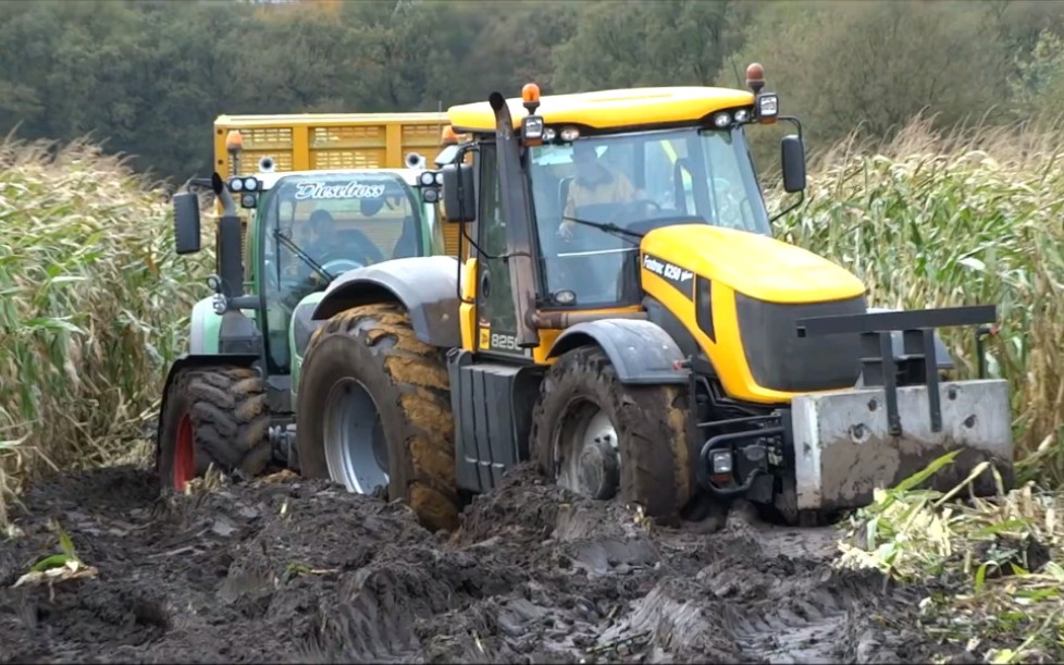 杰西博(JCB)FASTRAC8250与多型芬特(FENDT)Vario拖拉机+约翰迪尔(John Deere)6850青贮收获机泥地玉米青贮收获作业哔哩哔哩bilibili