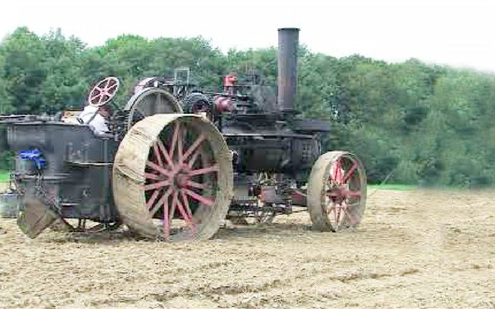1928年生产的蒸汽拖拉机!距今已有90年,有人认识是啥牌子吗