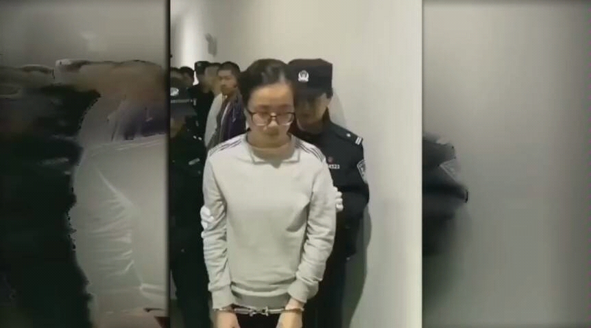 合肥:90后女''黑老大''一审数罪并罚,判刑25年当场落泪后悔哔哩哔哩bilibili