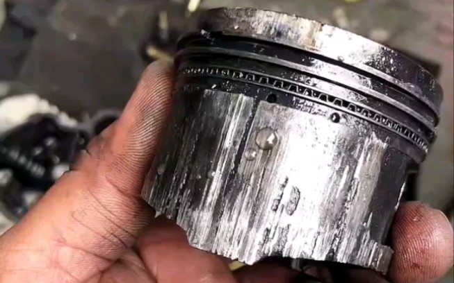 摩托车一天烧一瓶机油,摩托车烧机油维修过程