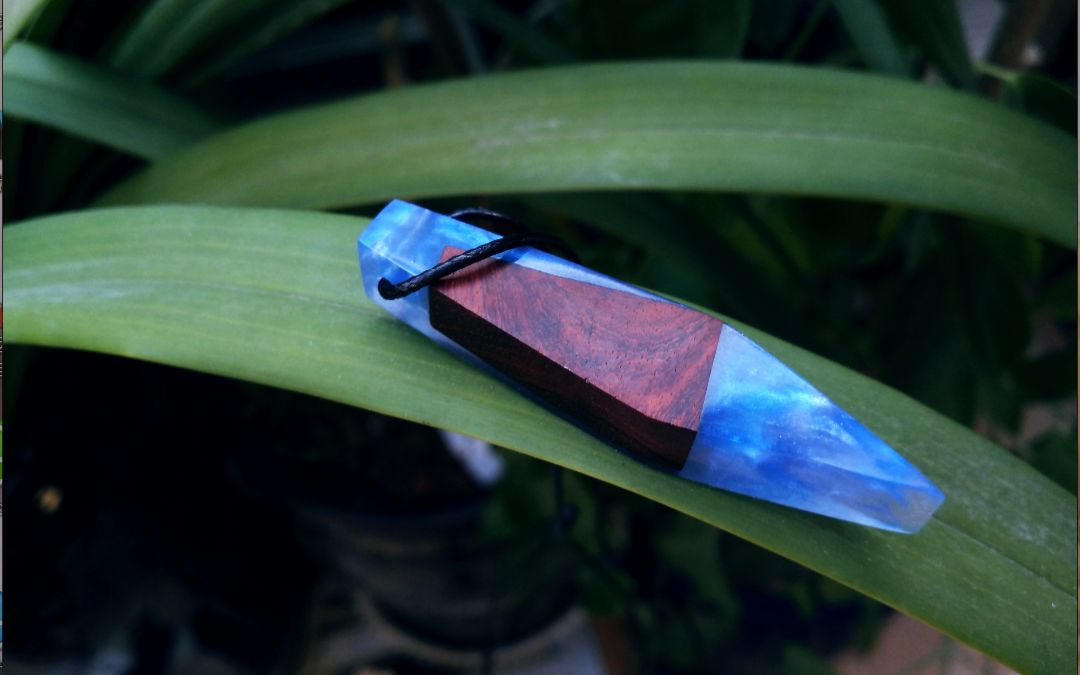 【滴胶】教你用木头边角料做一个超简单的星空吊坠_哔哩哔哩 (゜-゜)