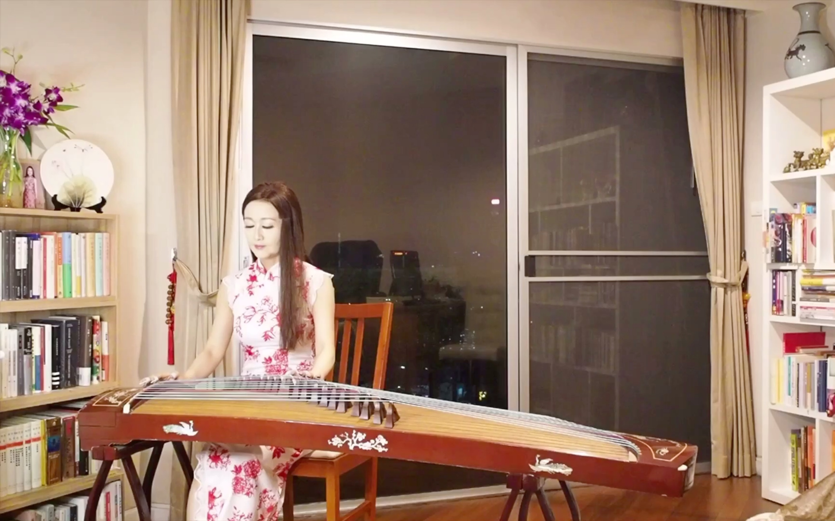 [图]陈湘汶古筝演奏一百首之民乐《彩云追月》（广东音乐）Xiangwen Chen Guzheng “Coloured Cloud Chasing the Moon”