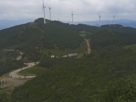 云南大理徒步爬山,者磨山风景秀丽,风车呼啸,草原青翠,大理洱海尽收眼底!哔哩哔哩bilibili