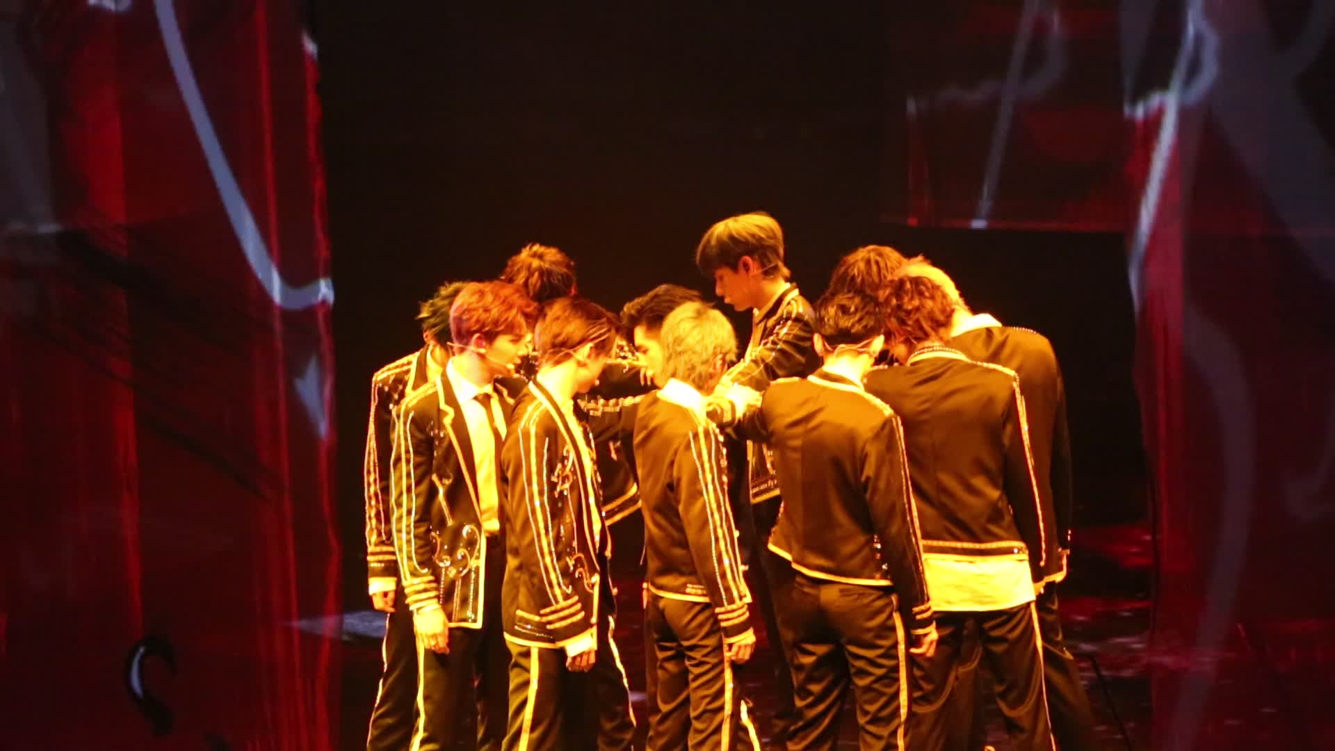 r1se重庆演唱会-青鸟任豪focus