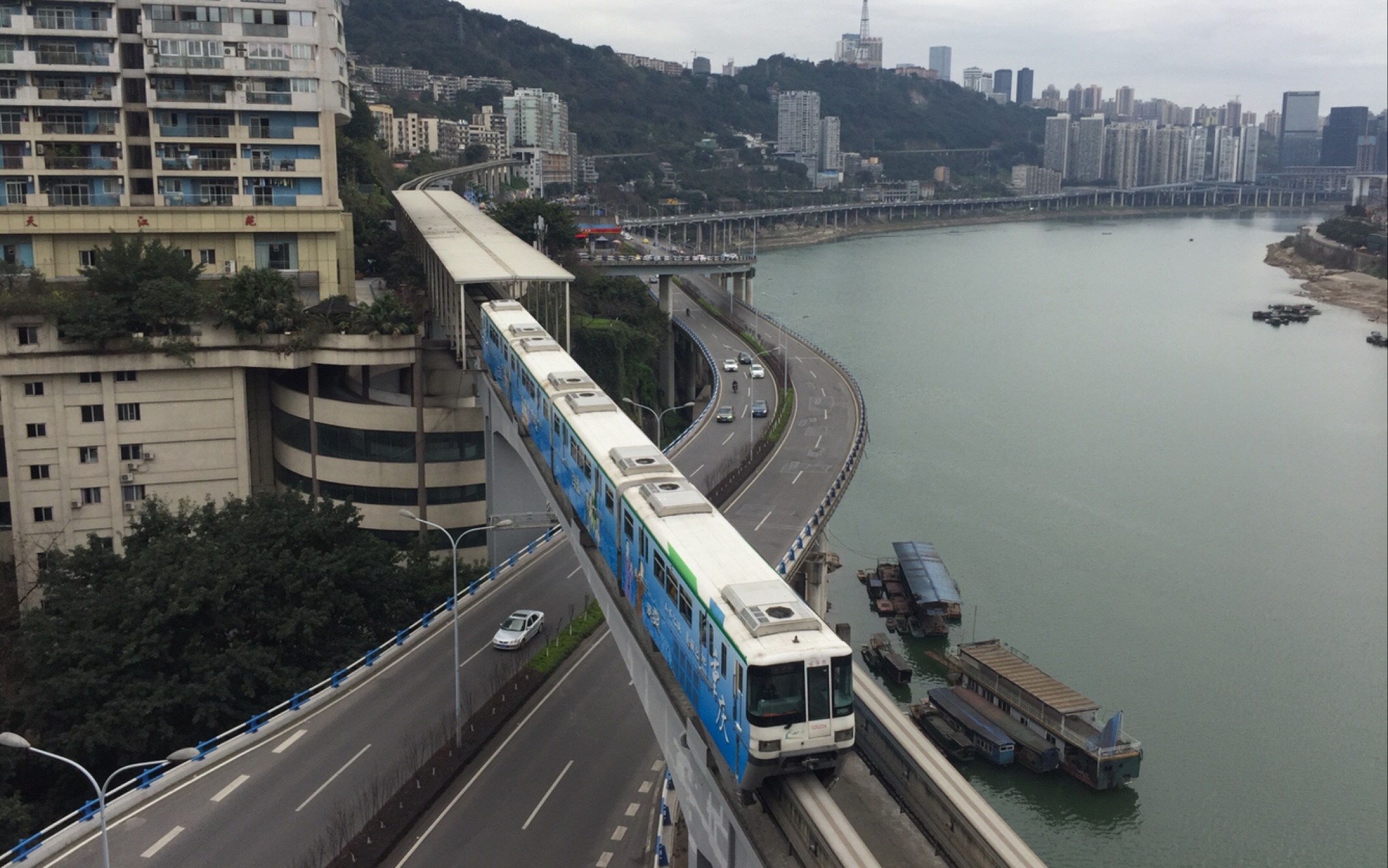 重庆地铁:10号线龙头寺公园出站-红土地进站_哔哩哔哩_bilibili