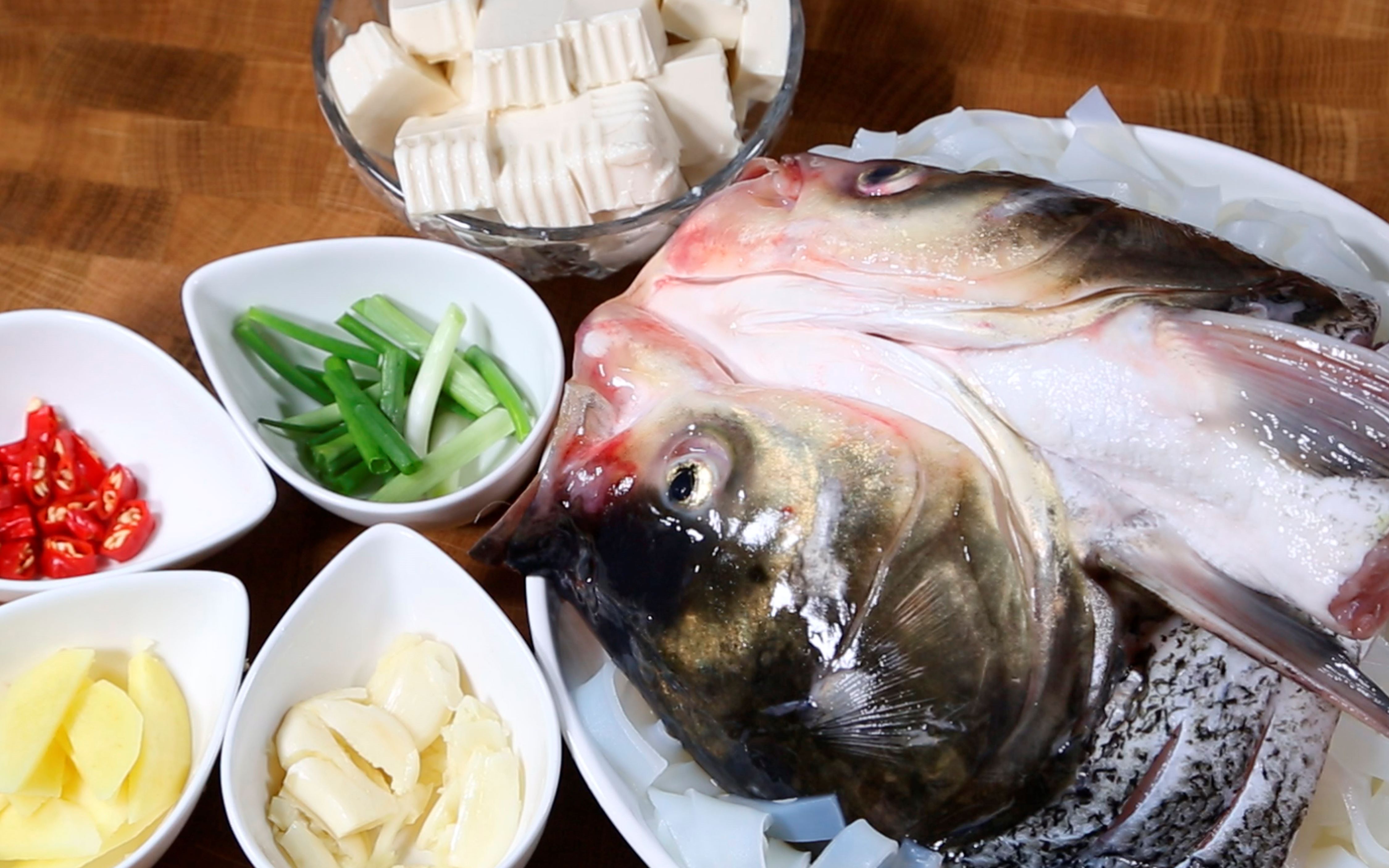 [图]家常做法鱼头炖豆腐，做出妈妈的味道