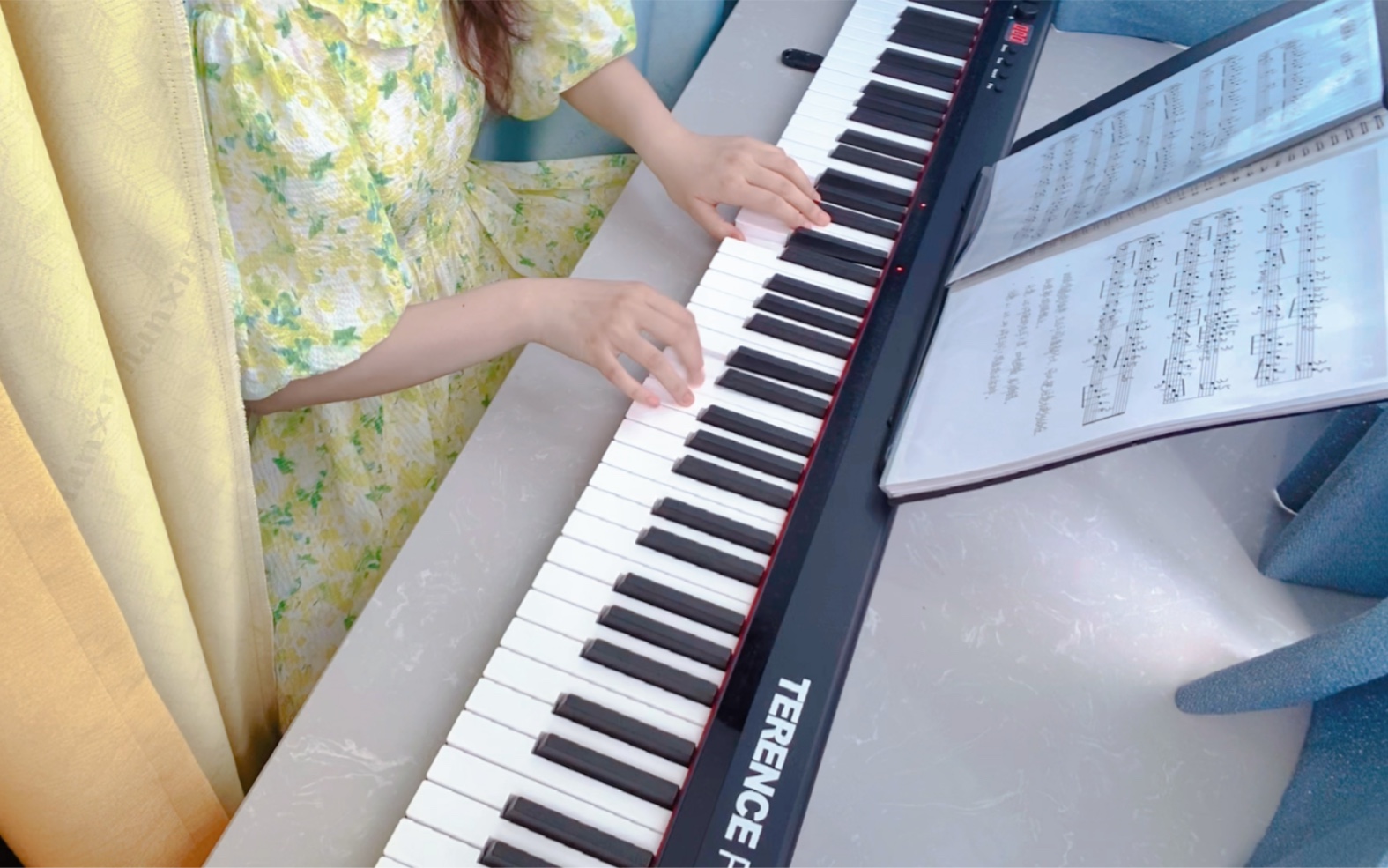 电钢琴弹奏《大鱼》