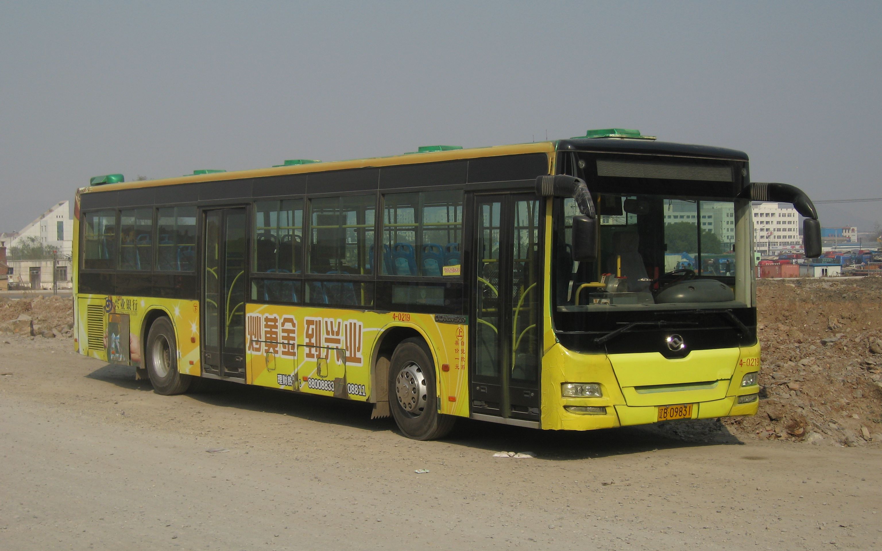 41路dd6129s23走行东快路,左侧面视角