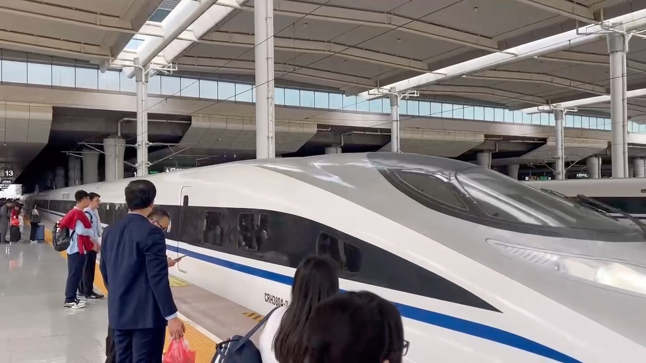 高铁和谐号 南宁.进站