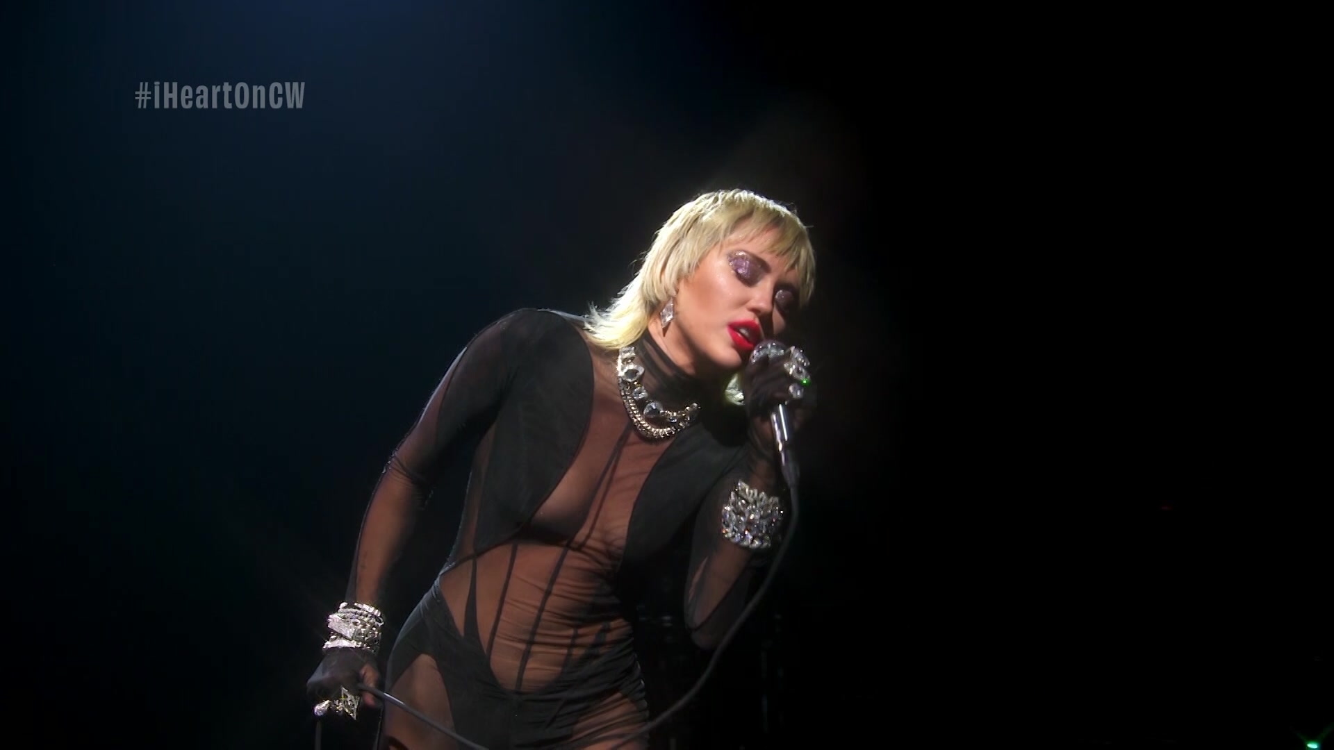 [图]Heart Of Glass (Live from the iHeart Festival) - Miley Cyrus