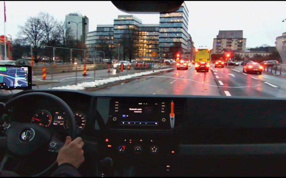 [图]在斯德哥尔摩的某个地方驾驶轻型卡车 - 瑞典街景 Driving a light truck（VW Crafter）somewhere in Stockholm