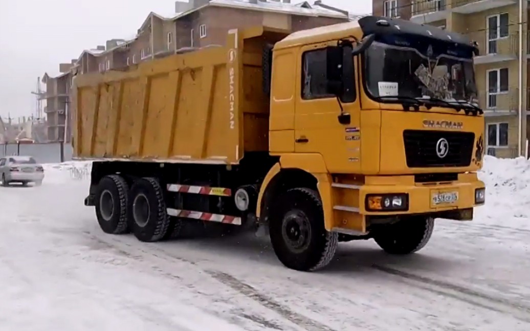 毛版陕汽德龙f2000自卸车漂移