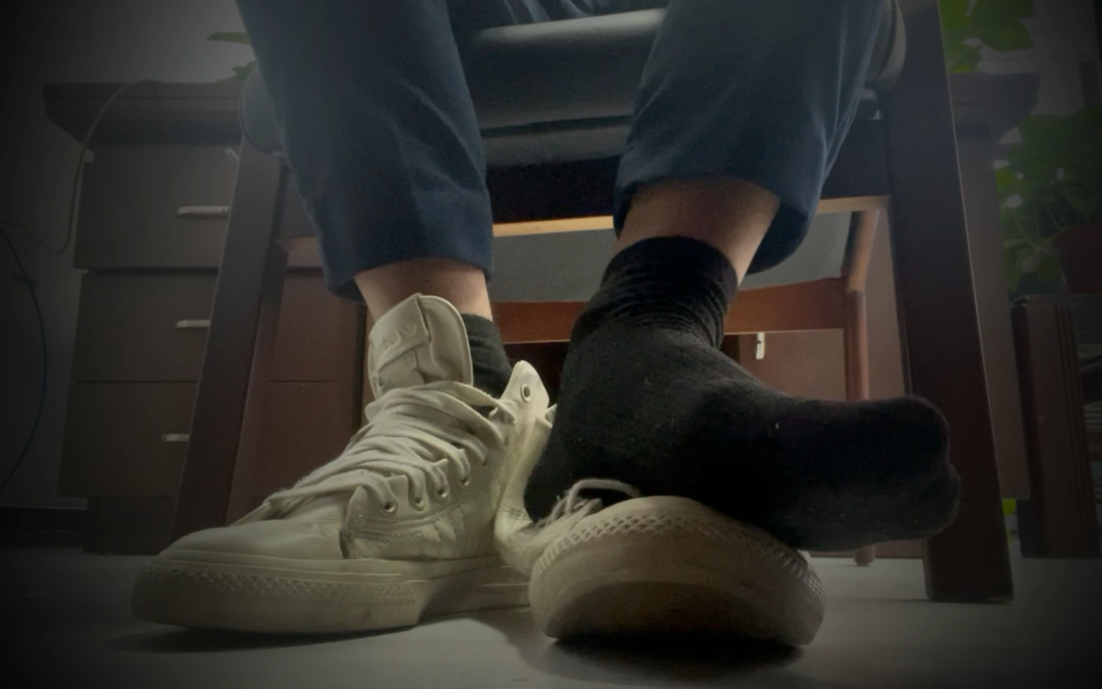 东北大叔 办公桌下鞋 黑袜子试穿