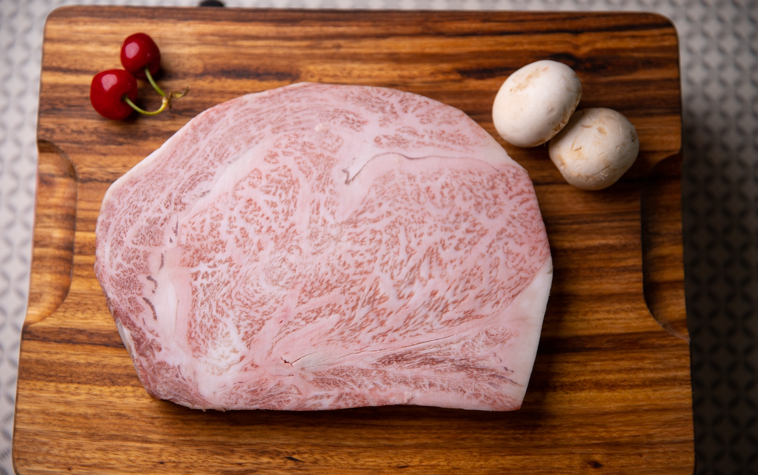 4k家庭烹饪顶级日本a5神户牛肉一块儿就要2000元完美细腻的雪花纹以及