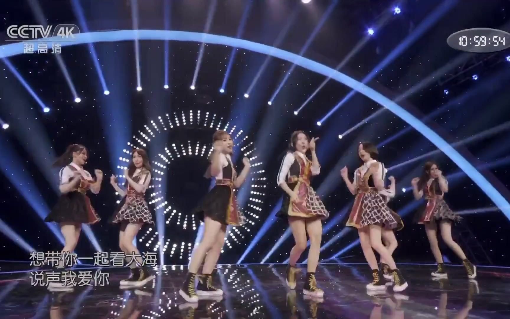 [图]【CCTV4K】乐享汇 繁星少女组合《青苹果乐园》、《蝴蝶飞》、《爱》