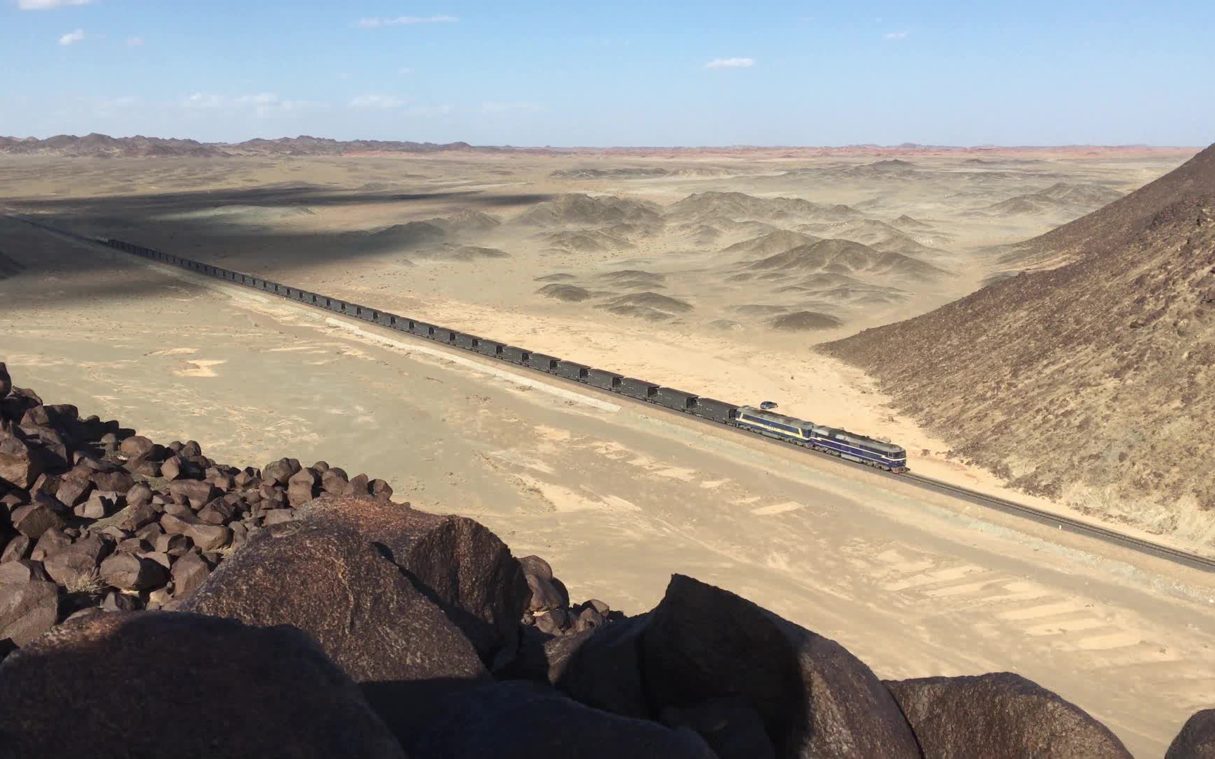 嘉策铁路翻山地段