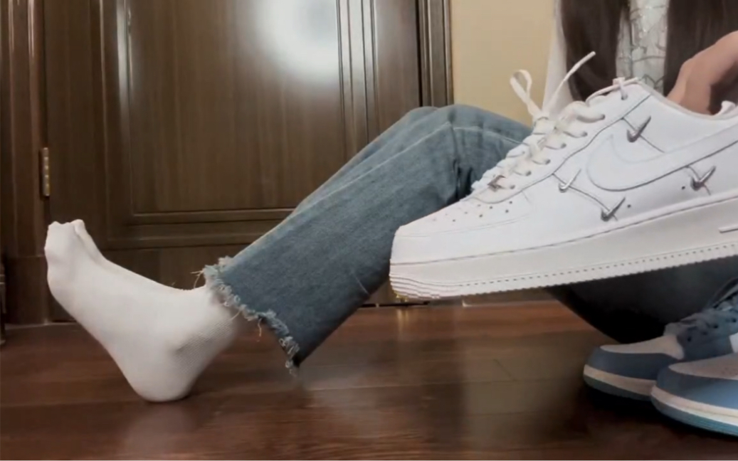 运动鞋and棉袜谁穿都得仍袜子那种哦!