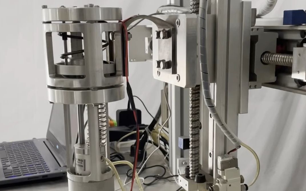 上料机器人双重柔顺机械手
