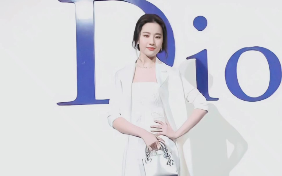 收获一张刘亦菲白西装配白裙图片,刘亦菲好惊艳!