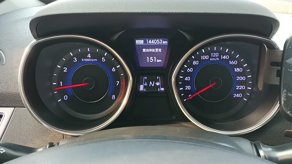 没有加油之前油表灯亮了又灭了是怎么回事呢