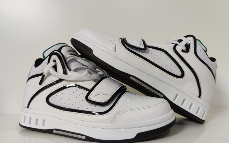 安踏kg 1代复刻,不,他是安踏冠军氮气板鞋