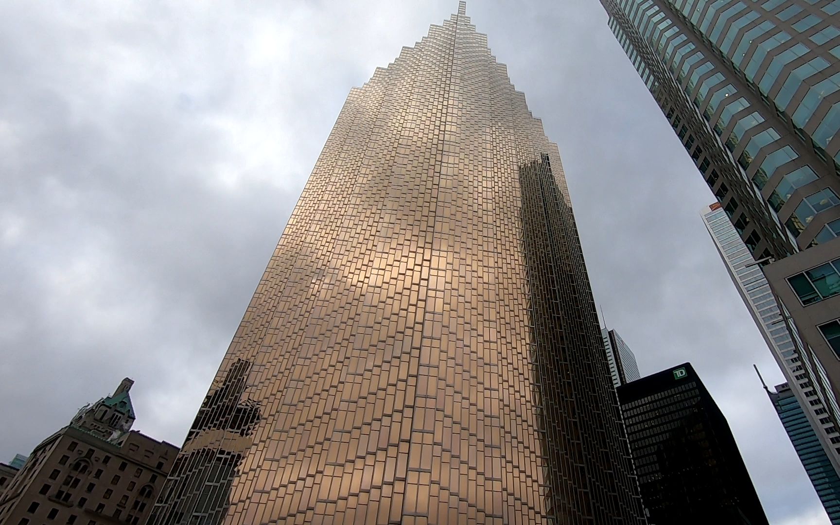 多伦多街景:实拍加拿大的"华尔街"-bay街,银行金融中心_哔哩哔哩_bili