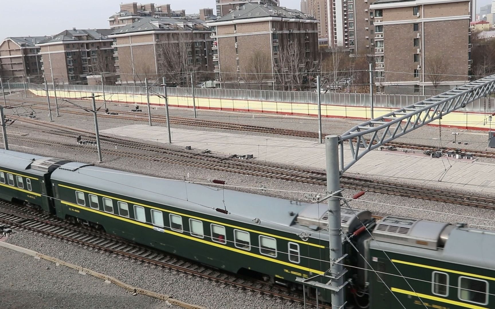 【本地唯一乌局车底】兰局兰段hxd3d-0683牵引z69次进保定站3道_哔哩