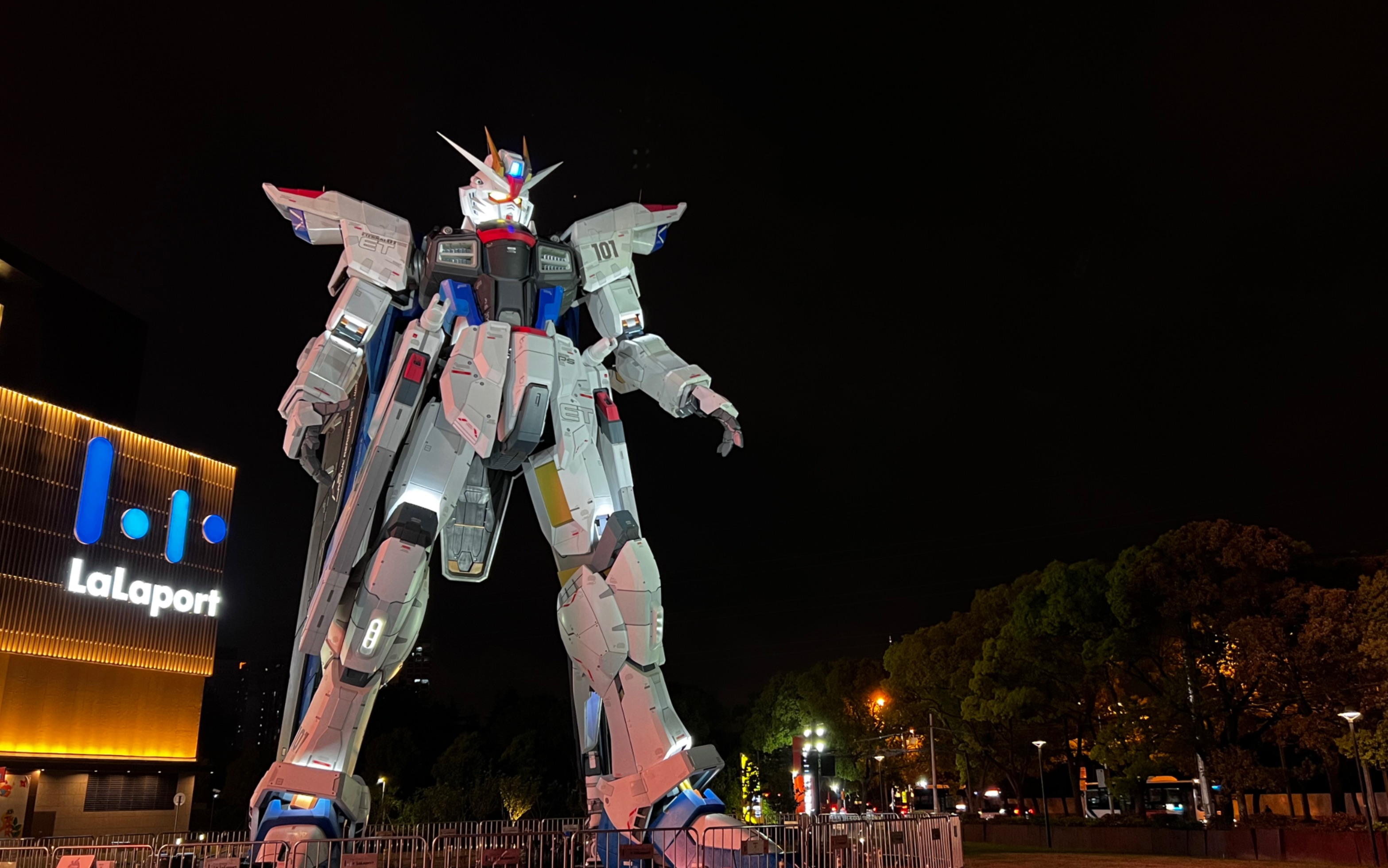 上海高达基地立像演出