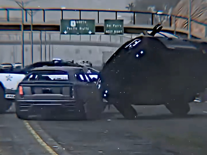 高速追逐战!警车与逃犯上演生死时速