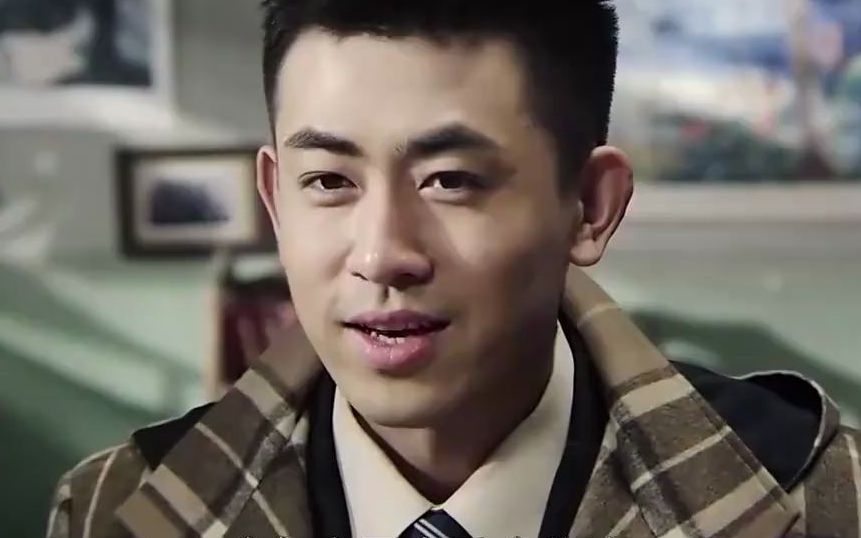 何晓去四合院,被大爷大妈围着说话,小当赶紧解围!