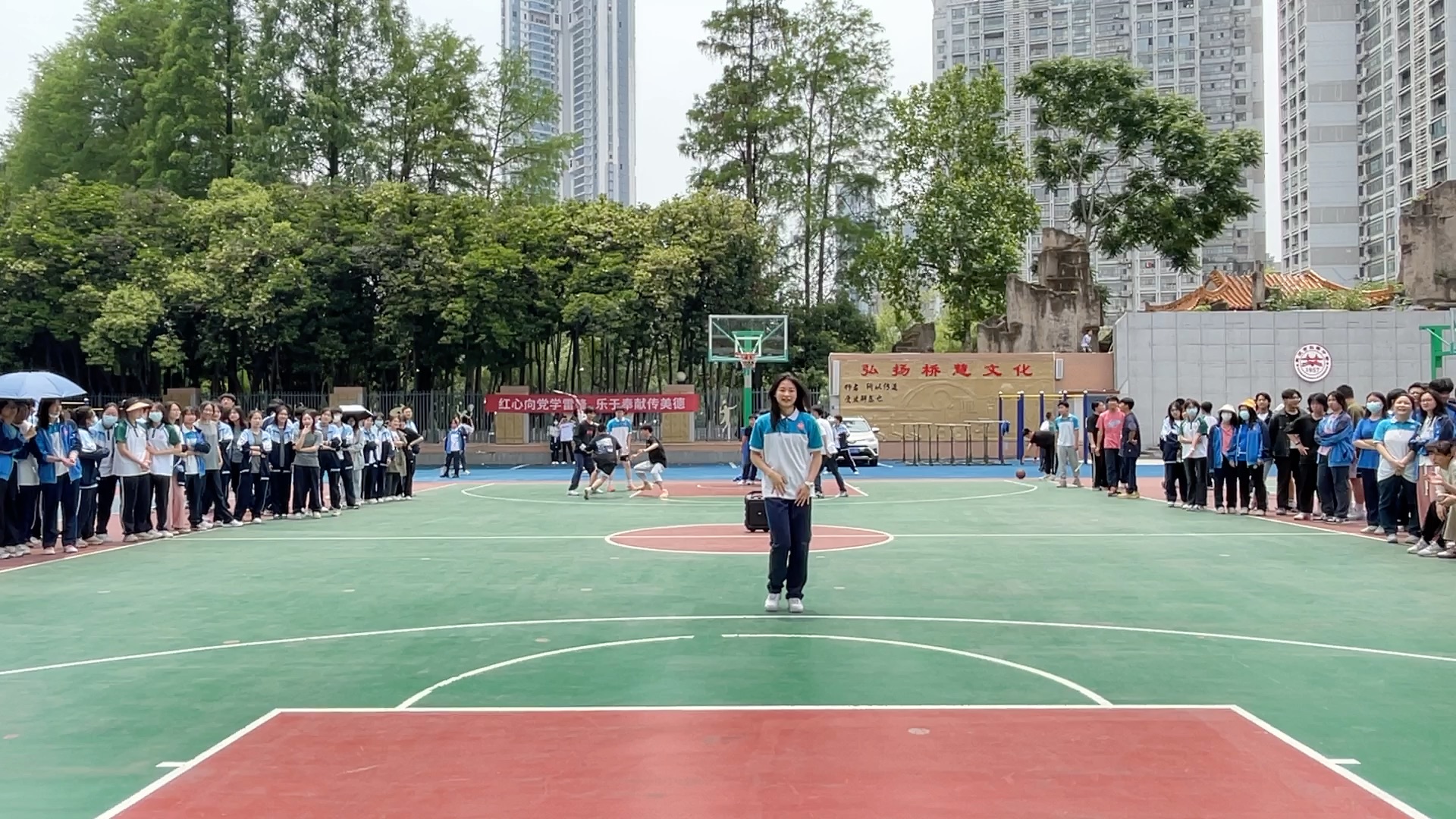 [图]在学校随舞真的超帅的！青春女/男高活力随舞现场都拿不下你？武汉市弘桥中学随机舞蹈 泰裤辣！