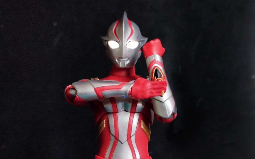 h.f.梦比优斯奥特曼