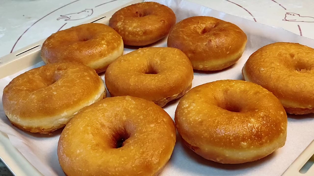 外面卖6元一个的甜甜圈教你自己在家做,做法简单又好吃