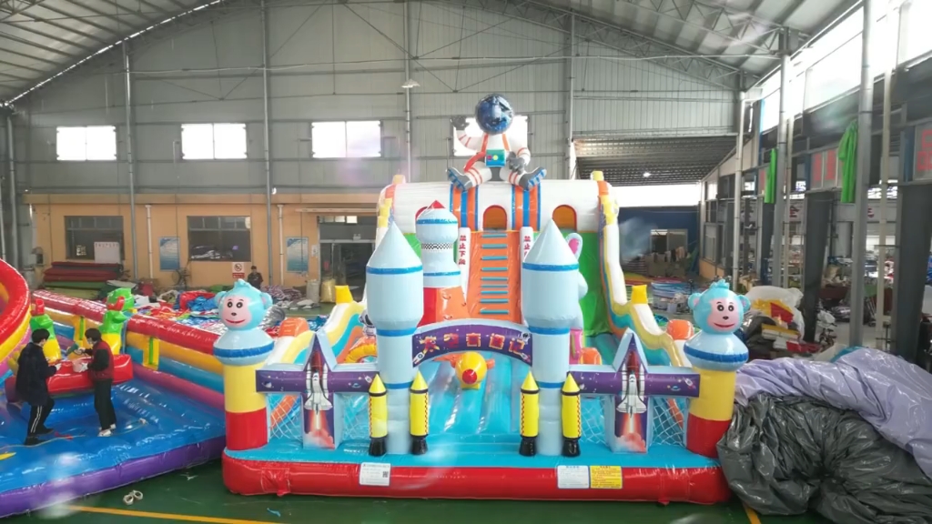 120个平方太空奇遇记充气城堡大型蹦蹦床 试压合格准备打包发货