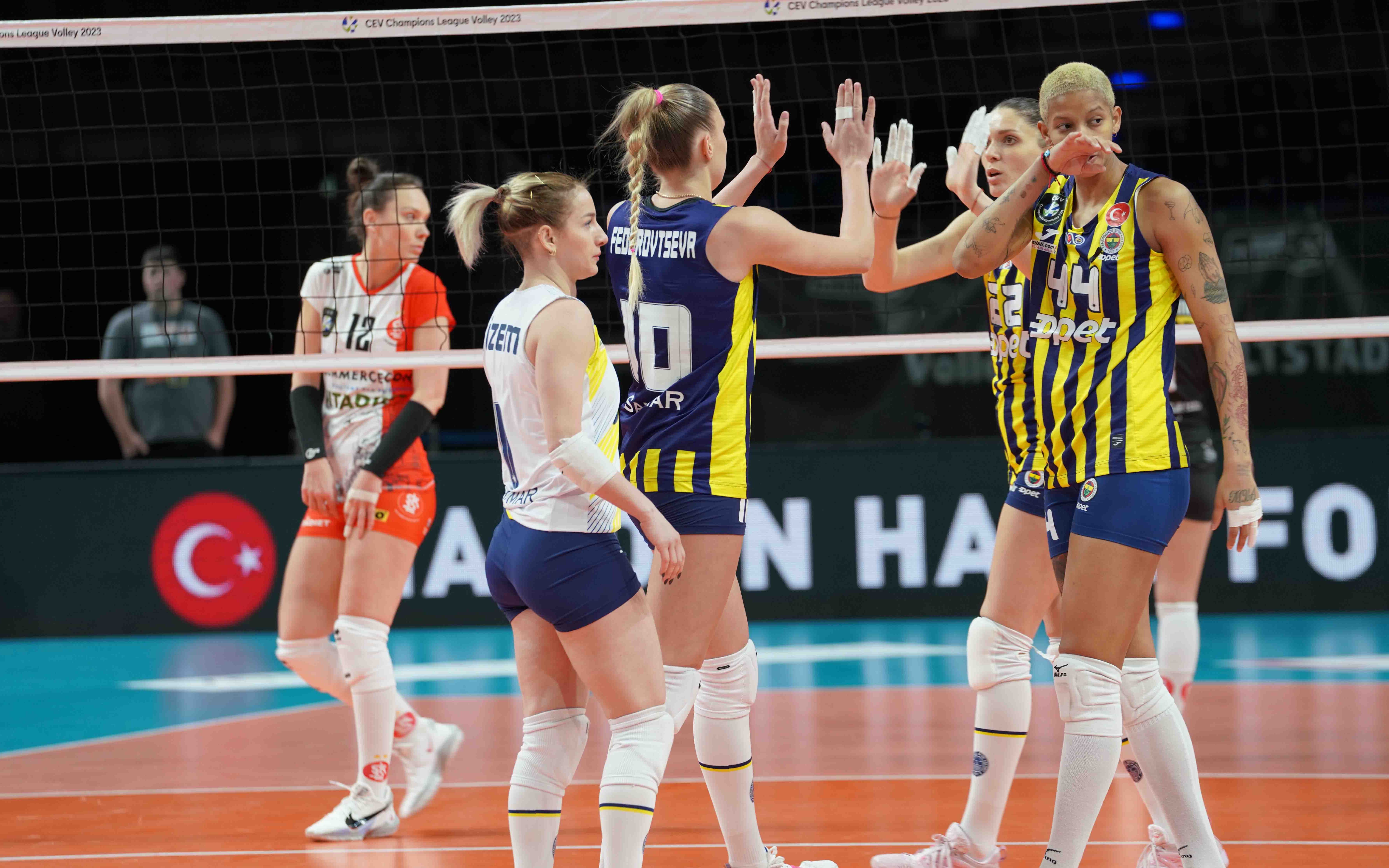 瓦尔加斯,费多罗夫彩娃火力爆棚,欧冠费内巴切女排对阵罗兹女排