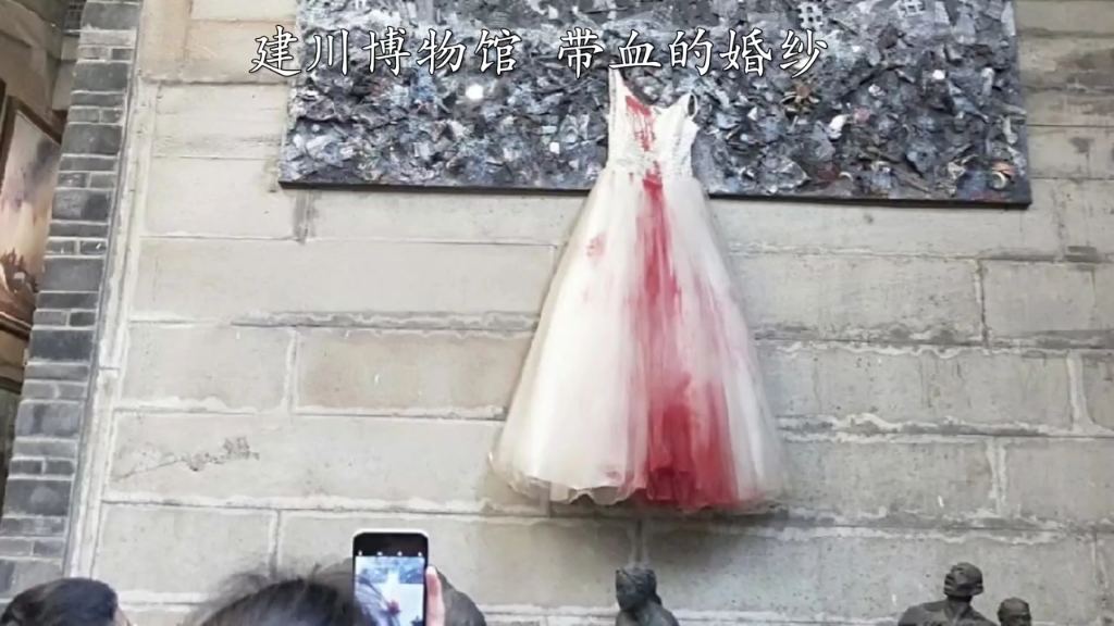 512汶川地震带血婚纱图片