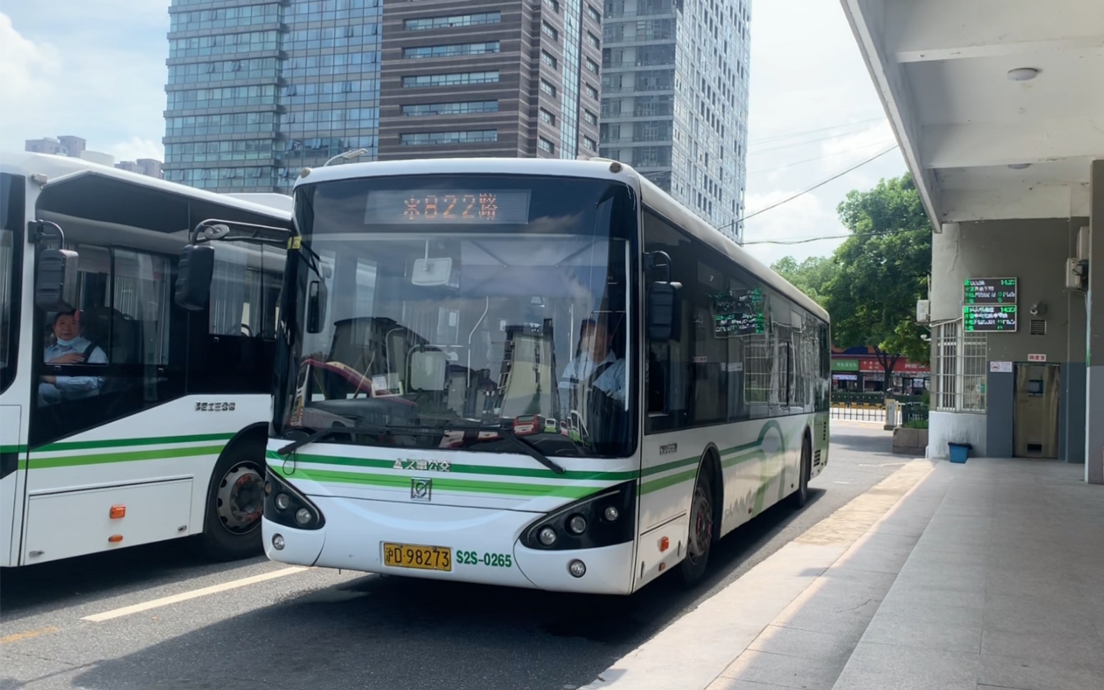 上海公交822路 s2s-0265 安亭汽车站站内挪车
