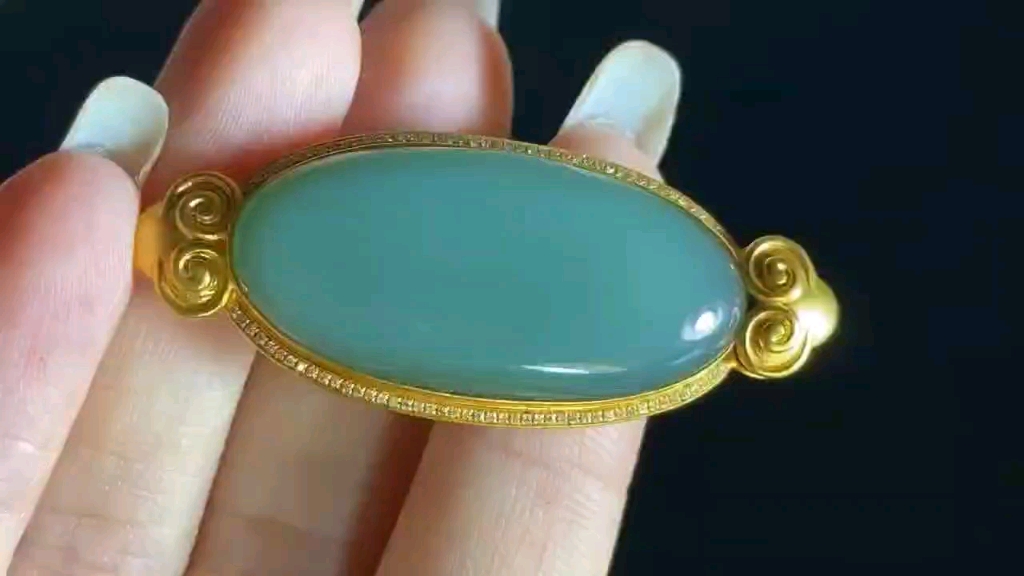 和田玉碧玉 老俄碧 鸭蛋青蛋面镶嵌18k金吊坠 起荧光 厚金镶嵌 料子