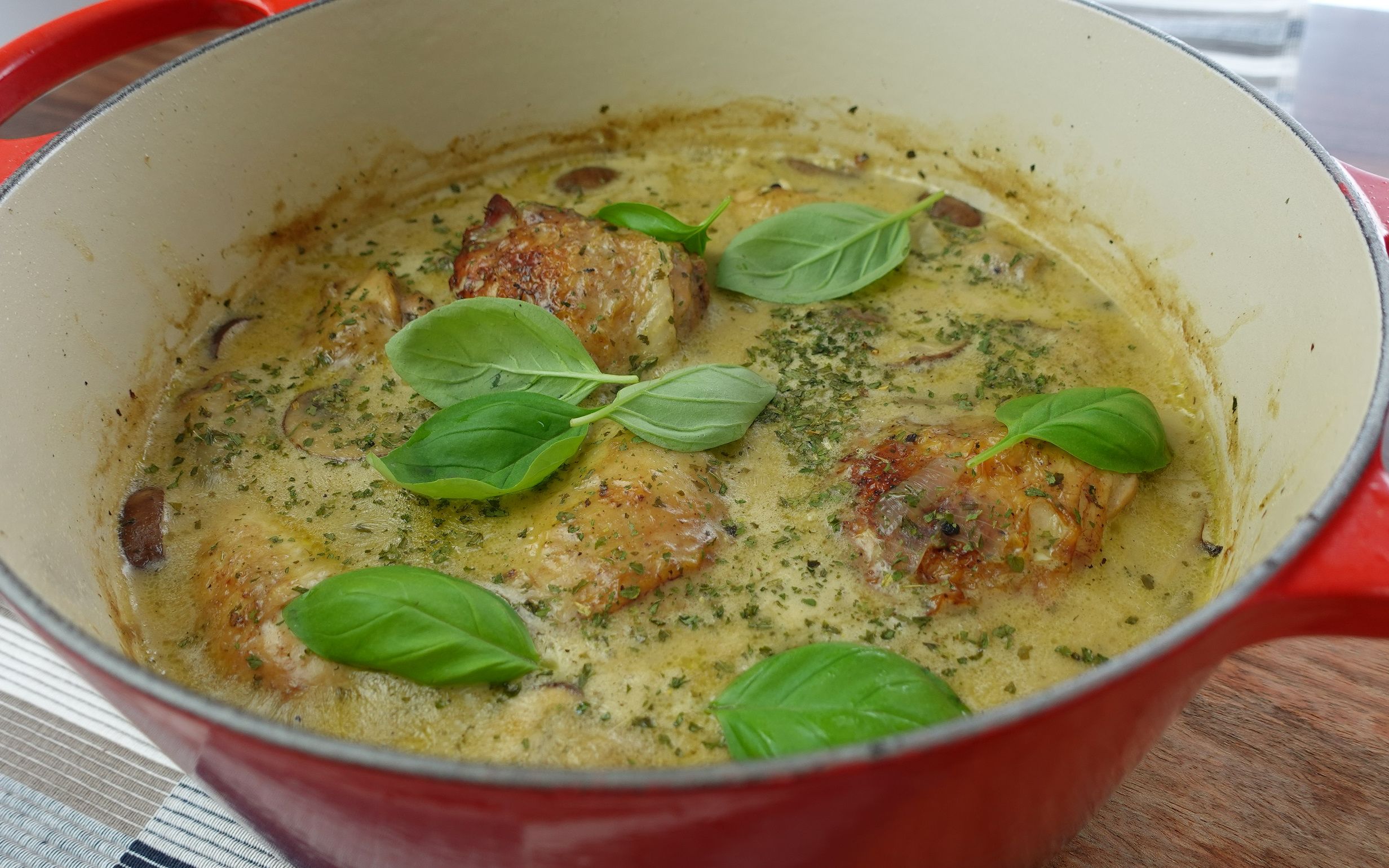 法式炖鸡 | 珐琅锅炖鸡腿 | 奶油炖鸡 | 白汁鸡皇_哔哩哔哩_bilibili