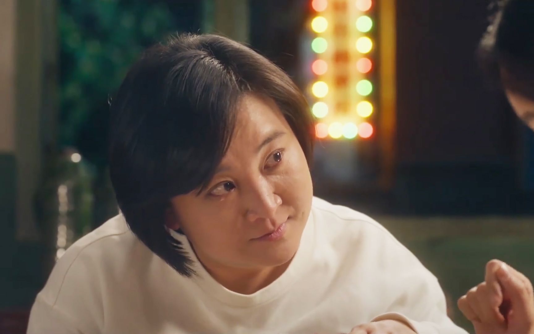 贾玲的李焕英火了,现场响起《依兰爱情故事》,瞬间就哽咽了