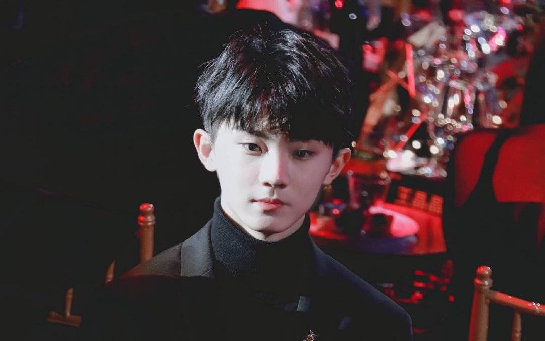 超a马嘉祺#16岁高中生 高领黑西装  简经纪是你吗  今天也是沉迷马