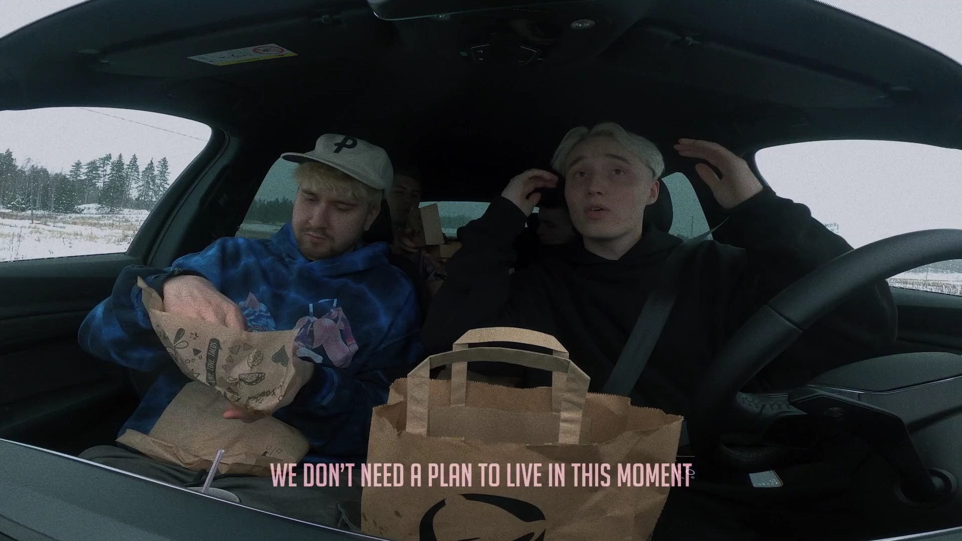 今日日推isacelliotwavingatcarslyricvideo