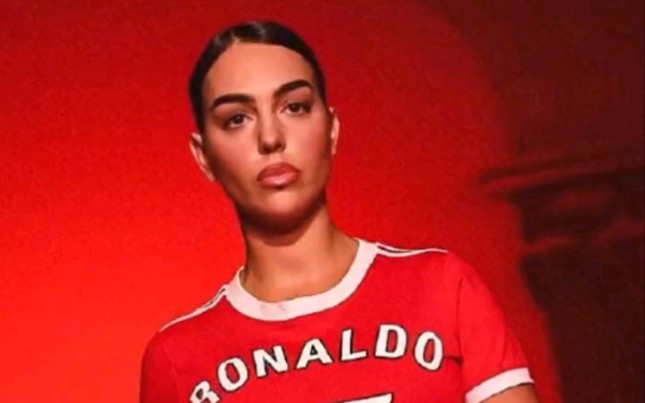 c罗女友巴黎时装周秀t台